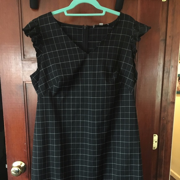 LOFT Dresses & Skirts - LOFT PLUS WINDOWPANE FLUTTER SHIFT DRESS size 16 LOFT Dresses & Skirts - LOFT PLUS WINDOWPANE FLUTTER SHIFT DRESS size 16